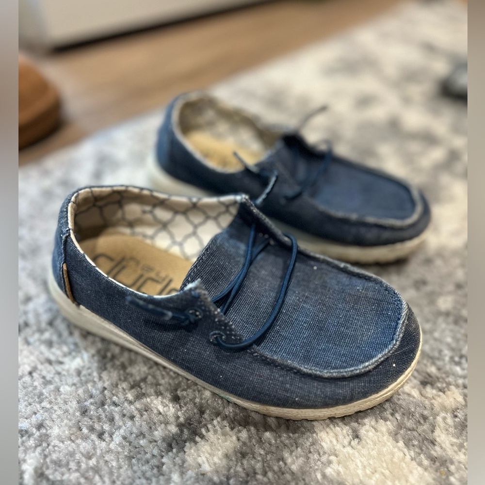 Kids size 11 hey dudes in good shape. Denim look with a sparkle.